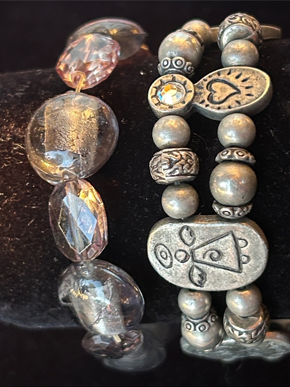 Vintage-Style Heart Bead Stretch Bracelet Set - Silver & Clear - Picture 3 of 3